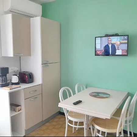 A - 30 M² - Vue Sur La *